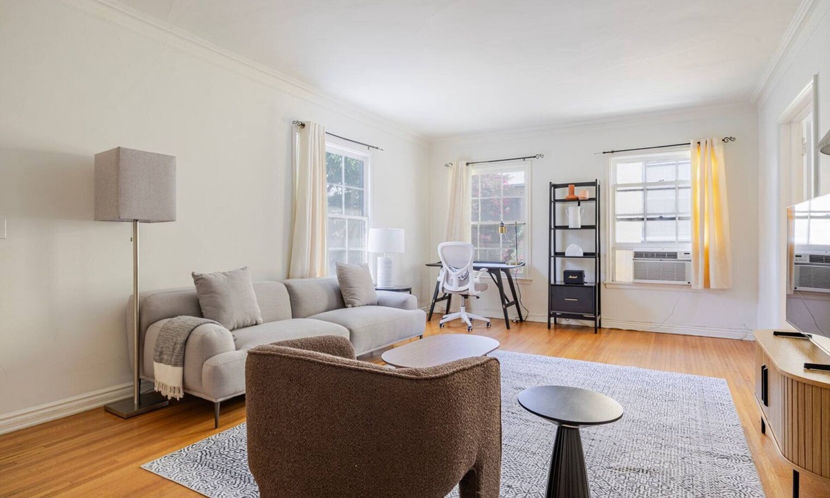 Beverly Hills Apartment | Blueground | Beverly Hills, view, nr Beverly Gardens Park