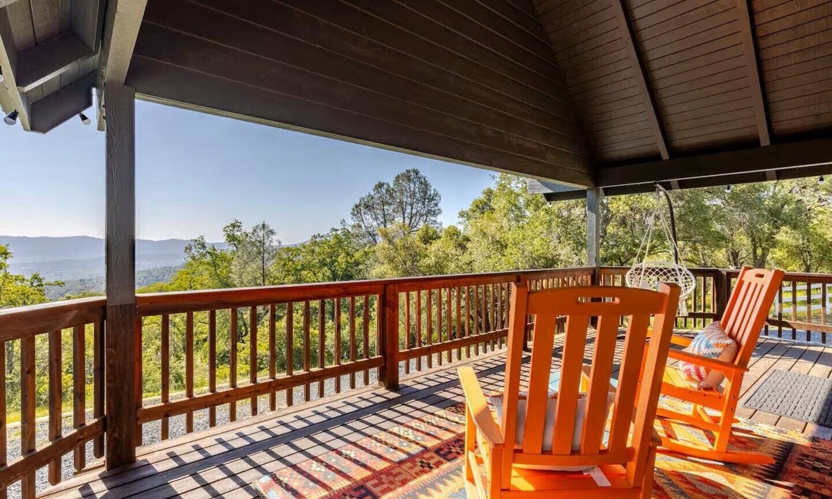 Oakhurst Cottage | Bluejay Bungalow – Cozy Pet-Friendly Cottage Near Yosemite & Bass Lake
