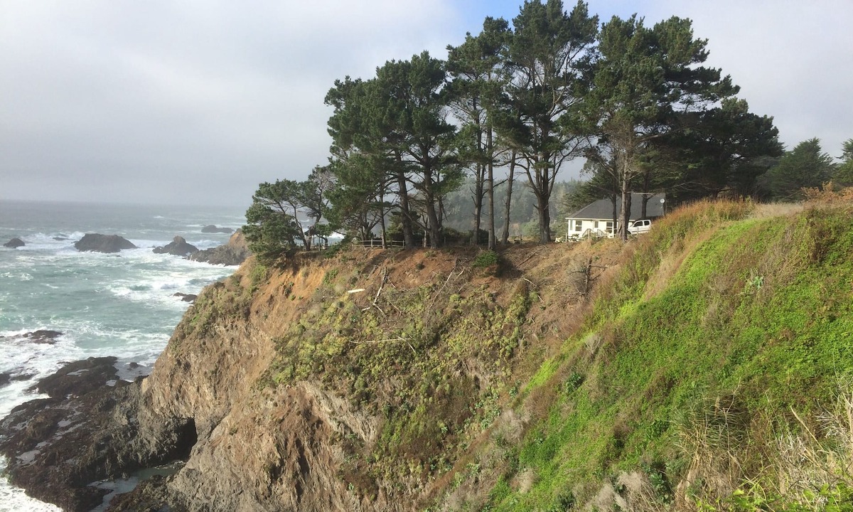 Mendocino House | Bluff House - a wonderful oceanfront home a short distance from town.
