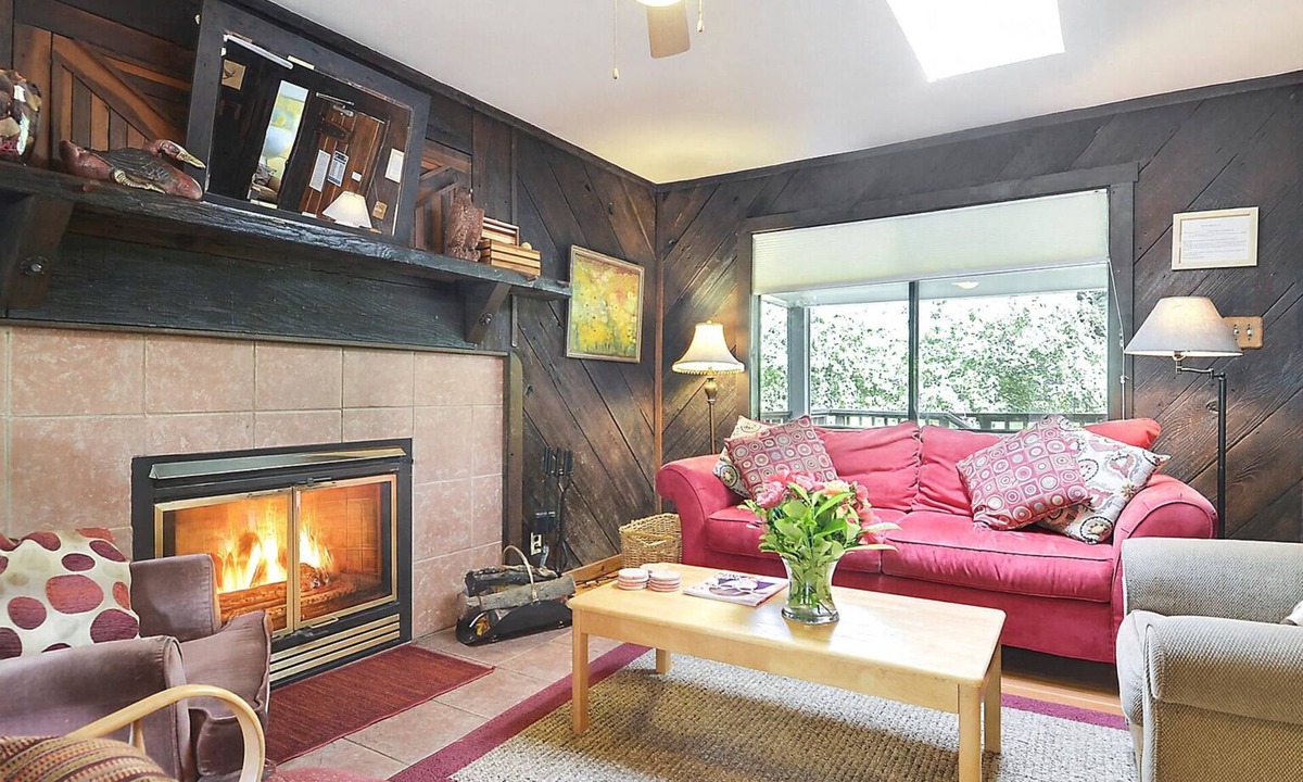 Guerneville Cabin | Boathouse ~ On River, Deck, Steps to Beach, Family Dog Friendly!