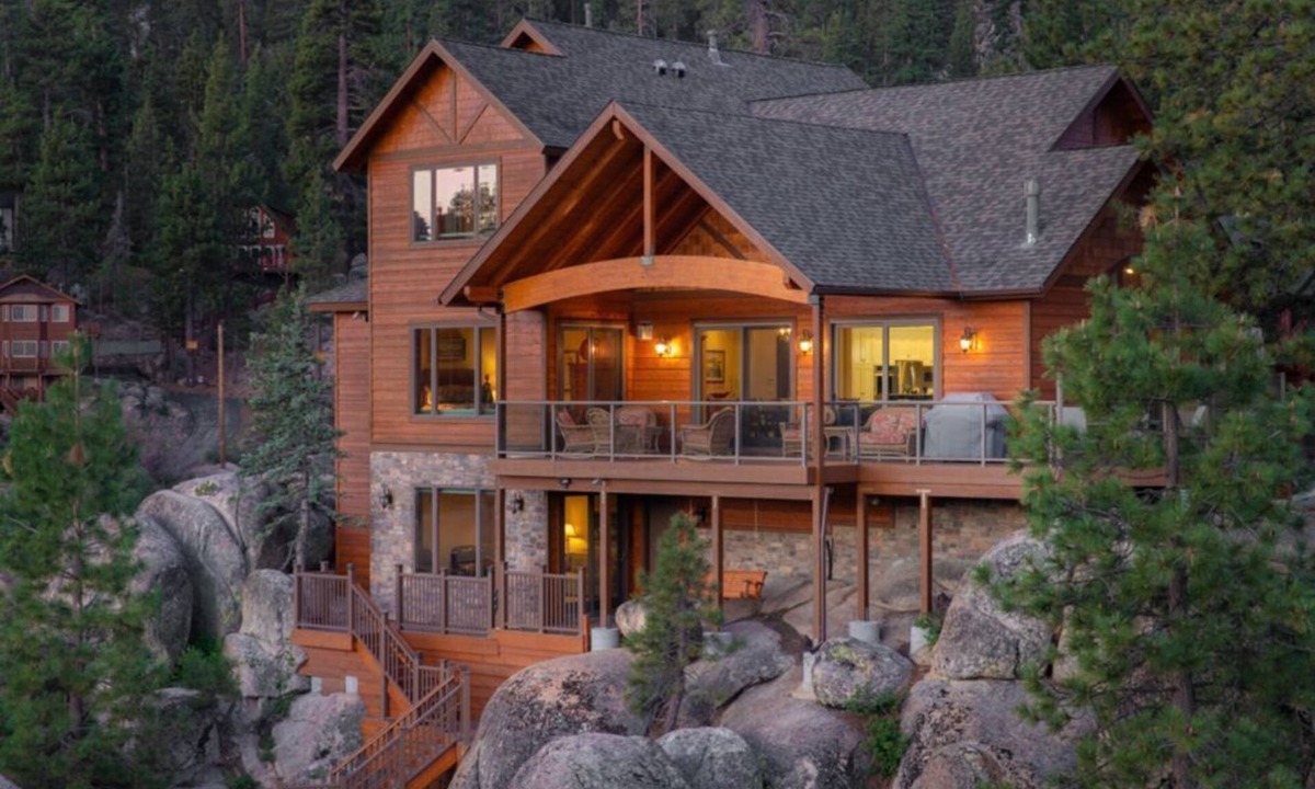 Boulder Bay House | Boulder Cove։ Lakefront Estate