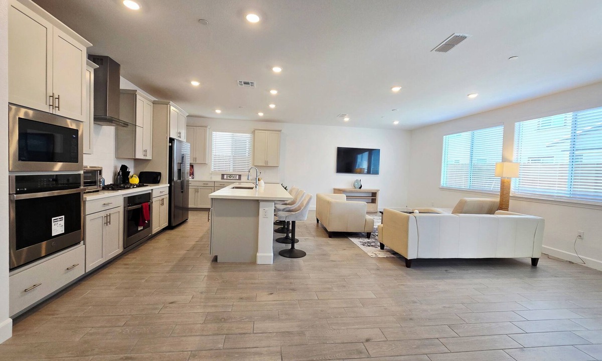 Roseville House | Brand New Spacious 4-BR house in lovely Roseville