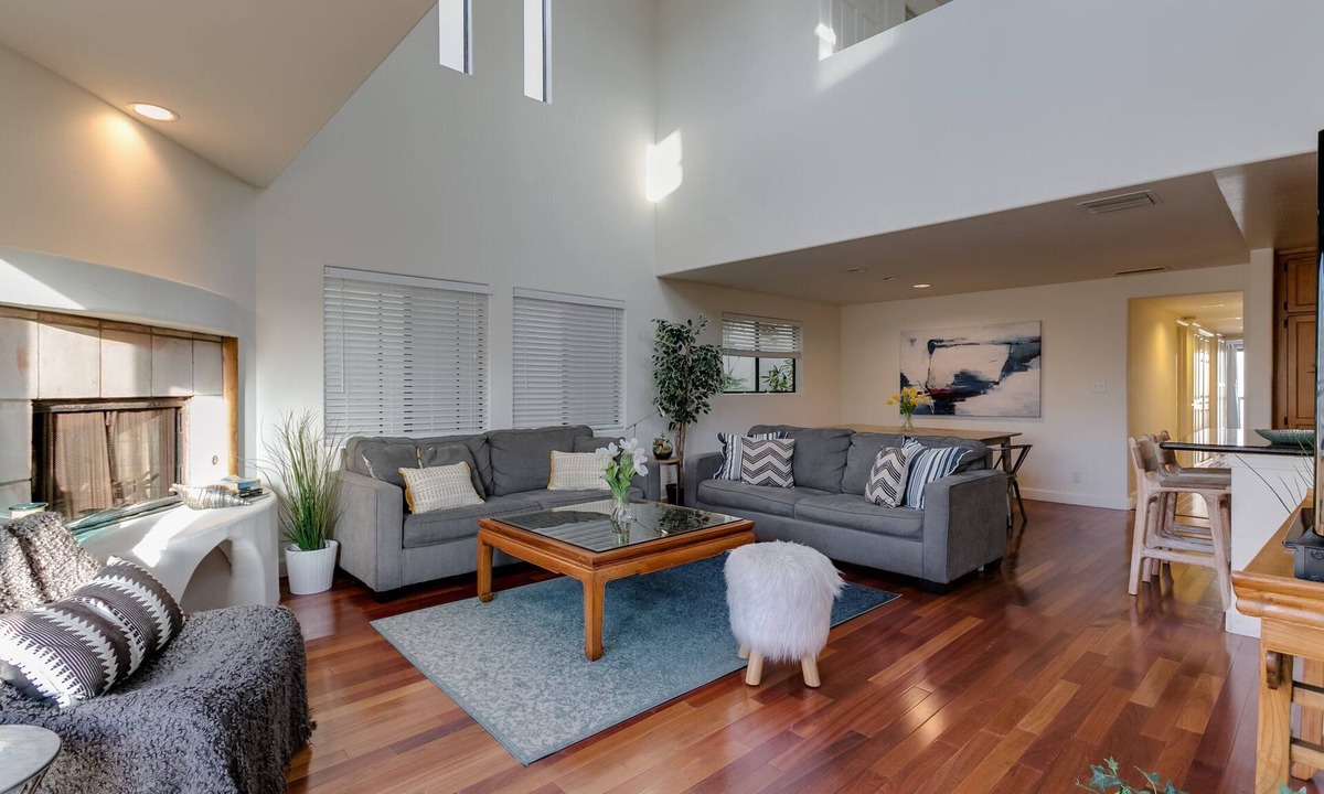 Marina Peninsula Condo | Bright spacious 4 bedroom penthouse steps to the beach