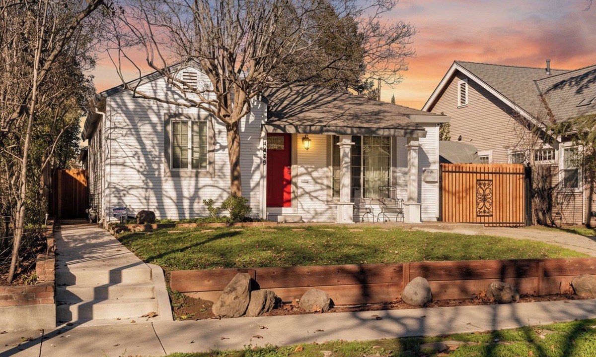 Southeastern Sacramento House | Bright Stylish 2BR Near Downtown + UC Davis Med