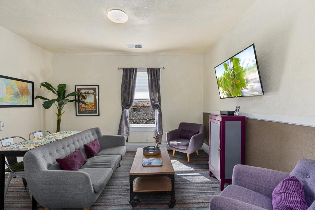 Santa Rosa Apartment | Cannery Loft @ Railroad Square