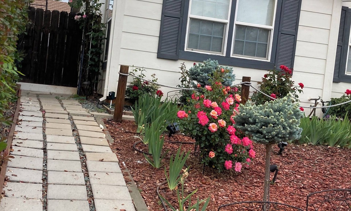 Ione Apartment | Captains Quarters PVT. Bed Bath and BBQ with a Mother Load of Charm