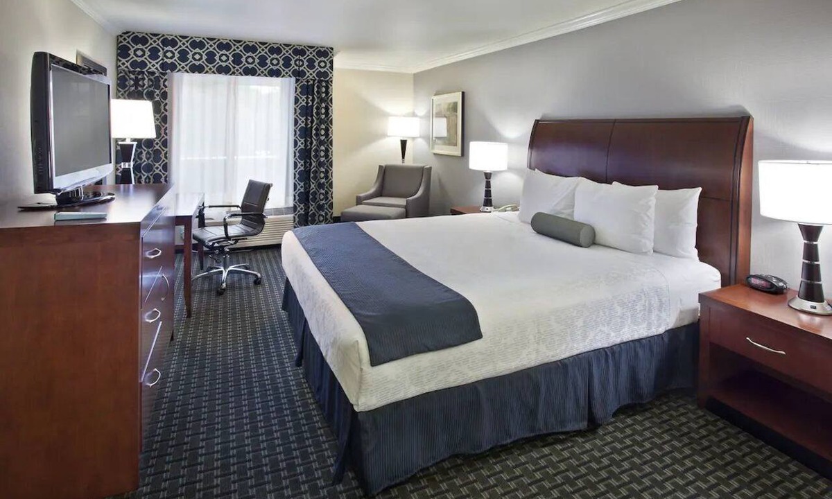 Lantern District Hotel | Catch Whale Watching Cruises | King Bed Escape 1 Mile to Dana Point Harbor