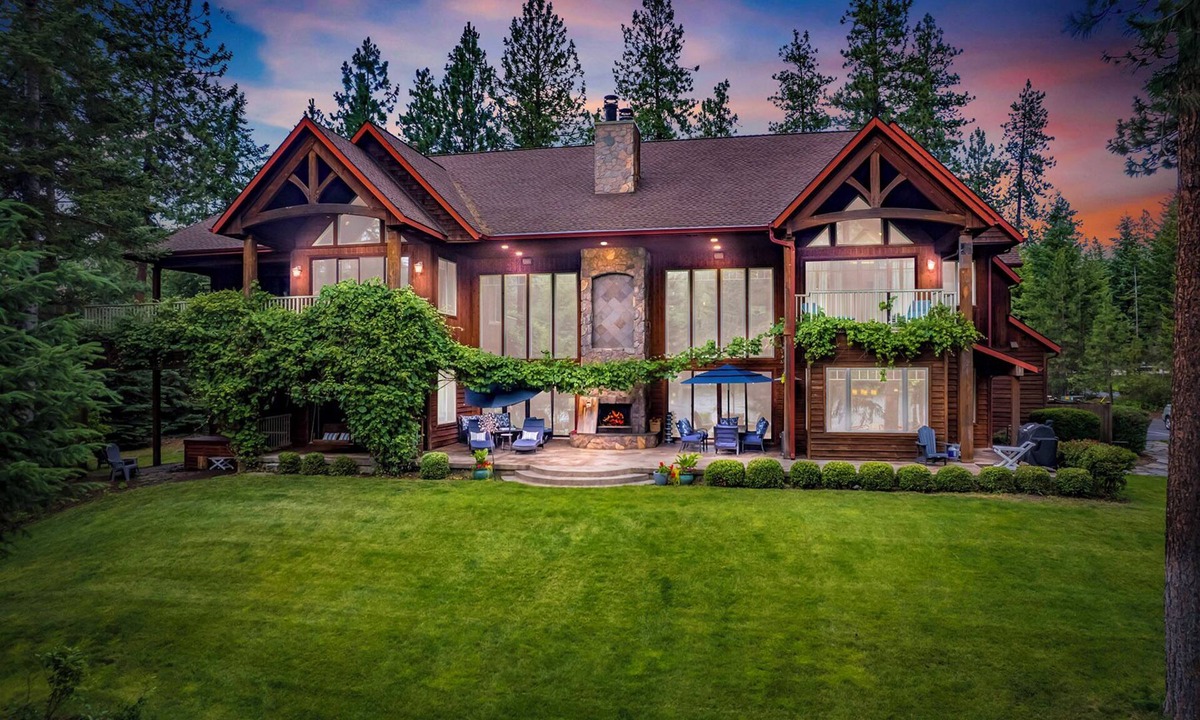 Post Falls House | CDAs Finest Secluded Waterfront Estate 7000 Sq ft 5 Forested Acres-Close to town