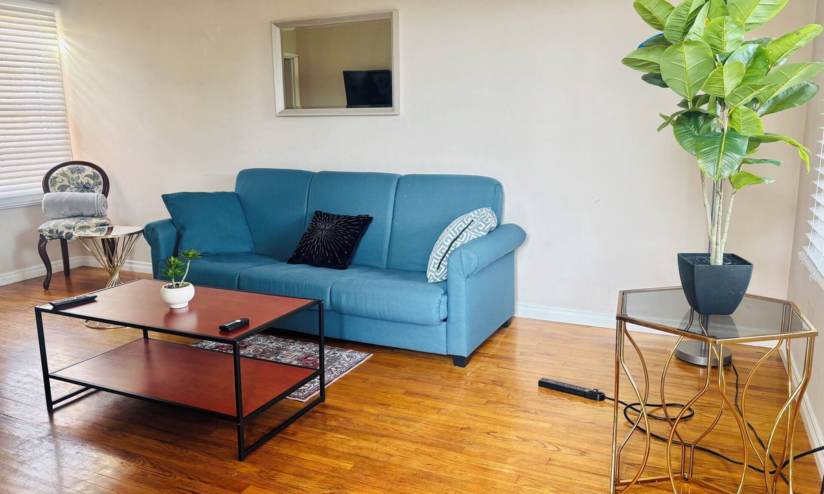 Park Mesa Heights House | Central LA Duplex Retreat: Spacious Outdoor Patio + Cozy 1BR/1BA
