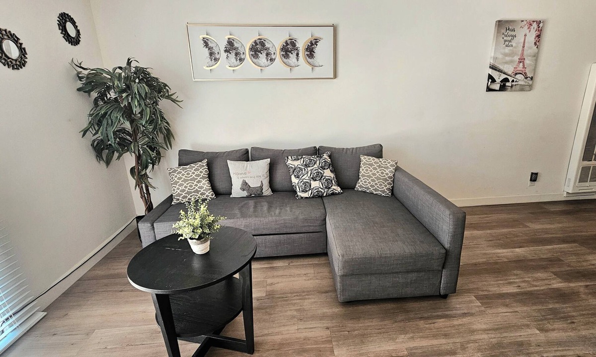 Rampart Village Apartment | Charming 1-bedroom Apartment near Silverlake