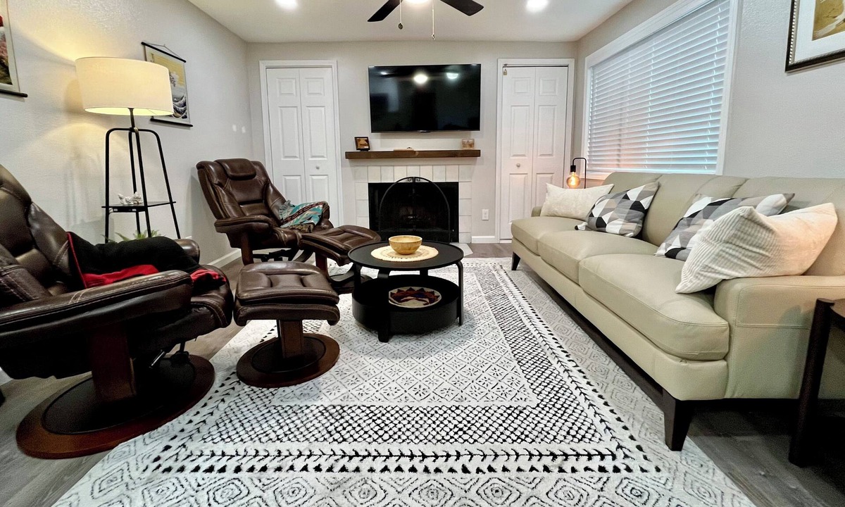 SeaTac Condo | Charming 2-bedroom condo near SeaTac airport