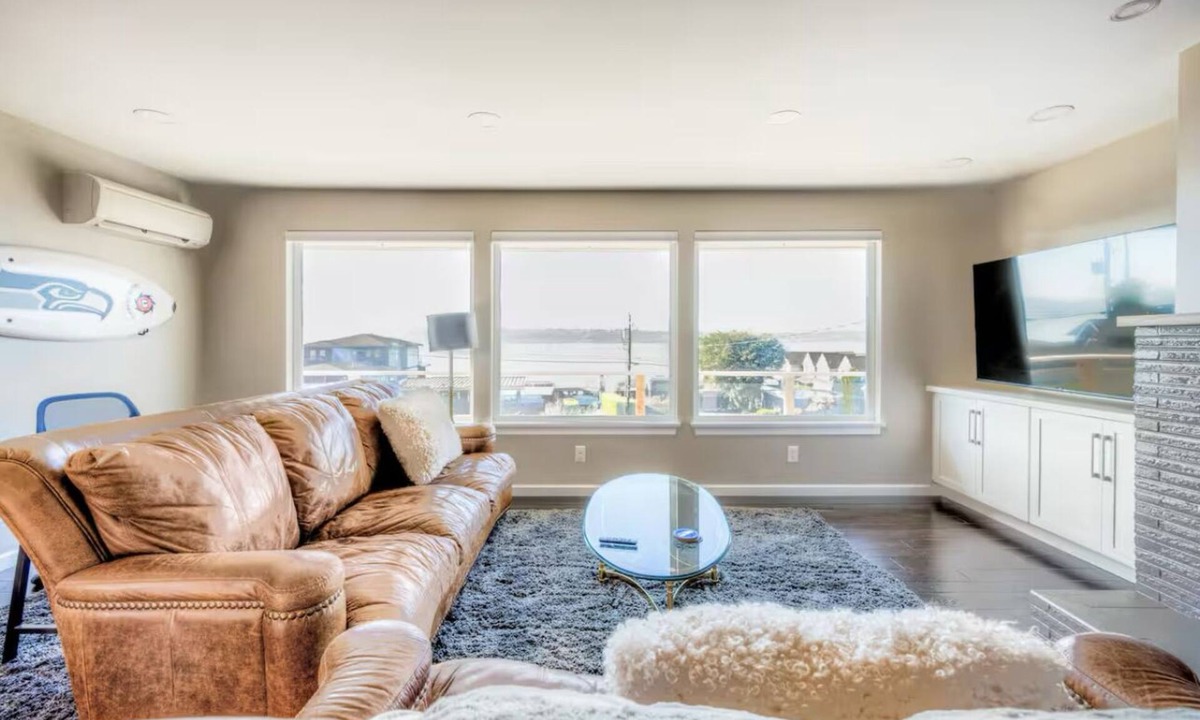 Tacoma House | Charming 2-bedroom unit with WiFi, AC with amazing Puget Sound view in Tacoma