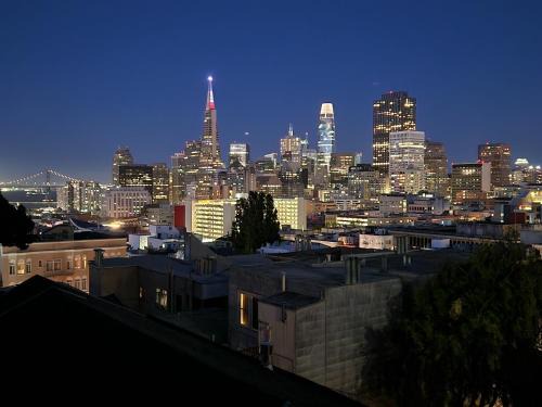 Russian Hill House | Charming 2BR Cottage with Bay and City Views-Gated Luxury Private Place