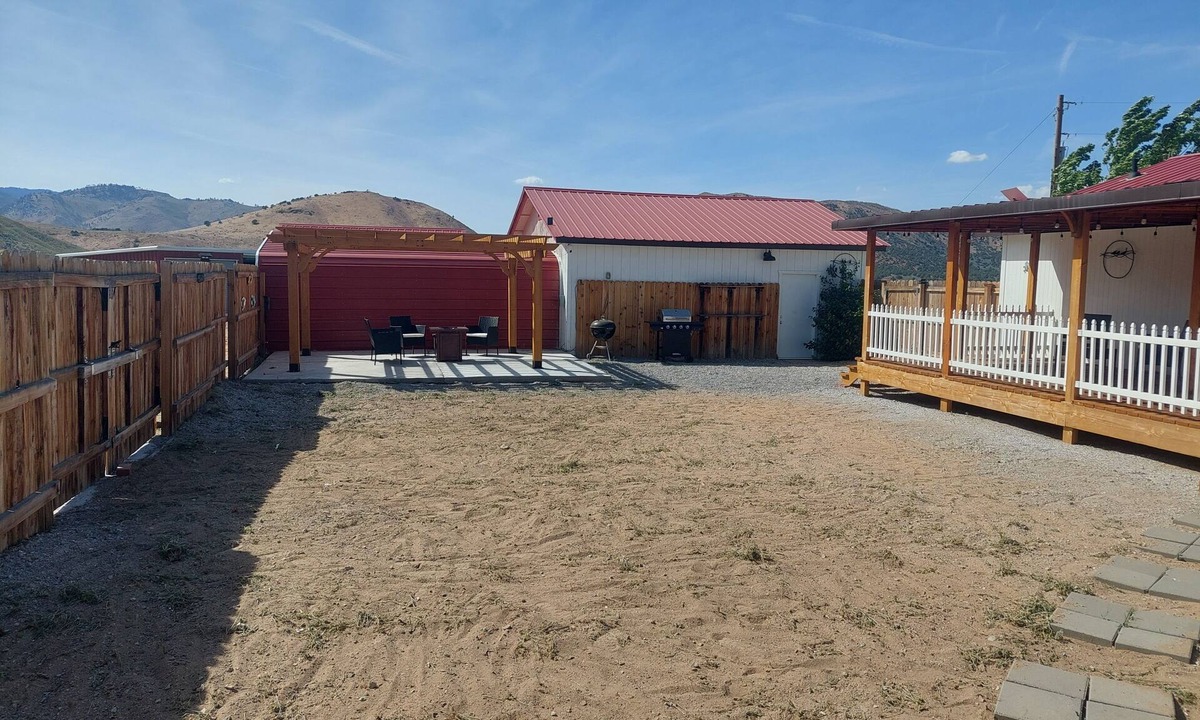 Chilcoot House | Charming 3-bedroom house with WiFi and AC in wonderful Reno.