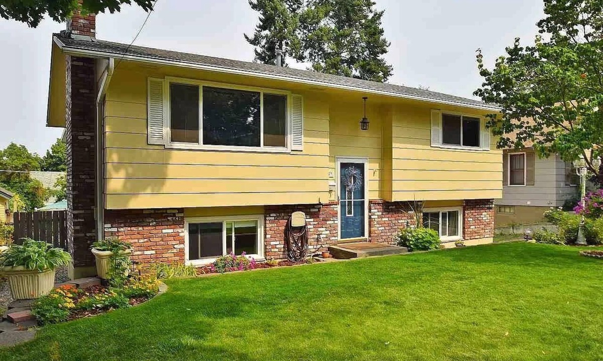 South Perry District House | Charming 3-bedroom that sleeps 7 close to downtown, universities and hospitals