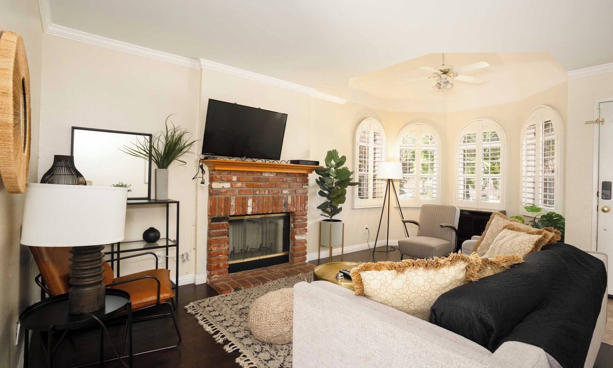 Monrovia House | Charming 4BR Retreat - Near Old Town Monrovia