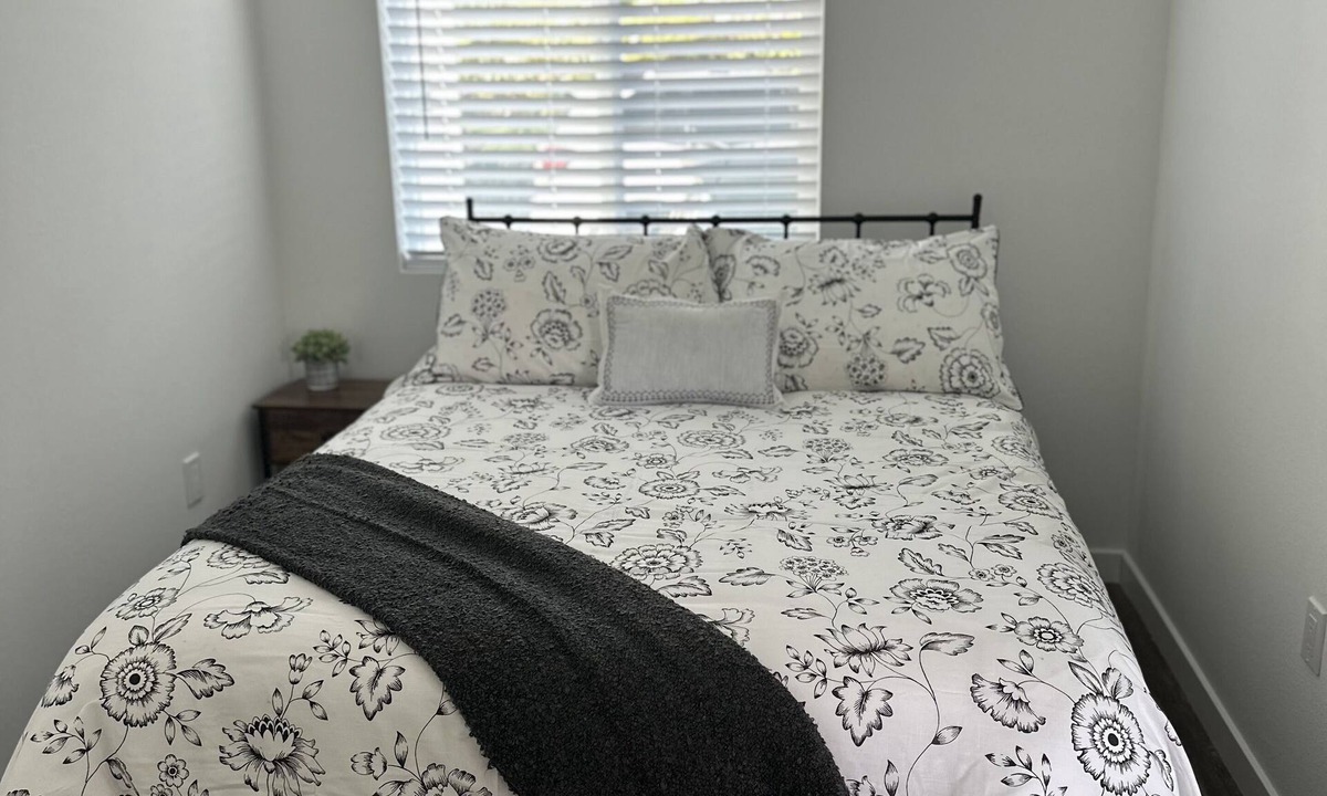 North Hills East Apartment | Charming and Stylish 1 Bedroom/1 Bathroom Guesthouse