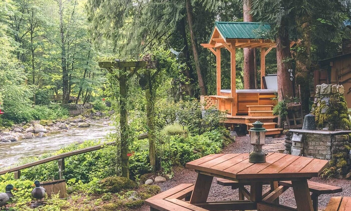 Brightwood Cabin | Charming Dream Catcher Cabin, riverfront, fireplace, hot tub, BBQ, dogs welcome