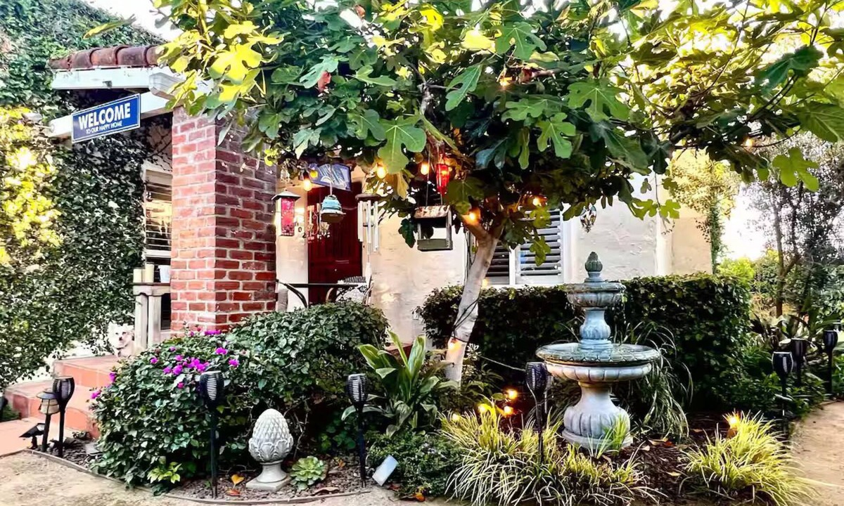 Mid City Cottage | Charming guest house cottage in soothing Los Angeles perfect for your getaway