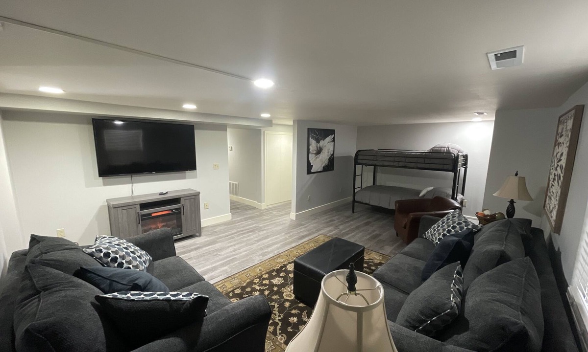 Brownstown Apartment | Charming Home Located in the Best Part of Yakima