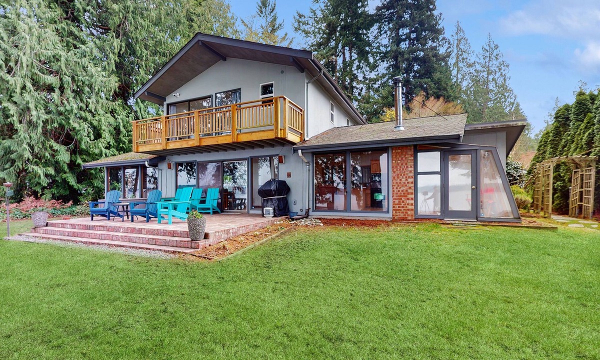 Poulsbo House | Charming home on the Hood Canal w/beach access & amazing views