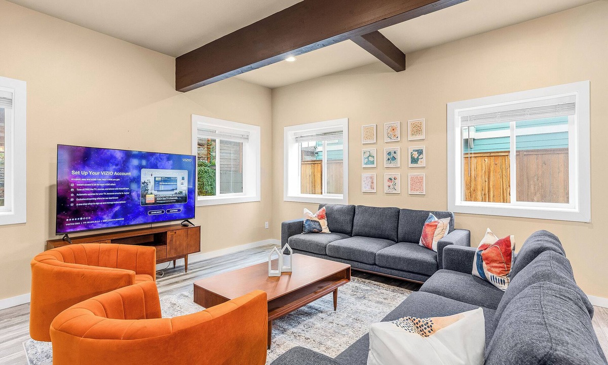Squire Park House | Chic & Modern Retreat Prime Location AC
