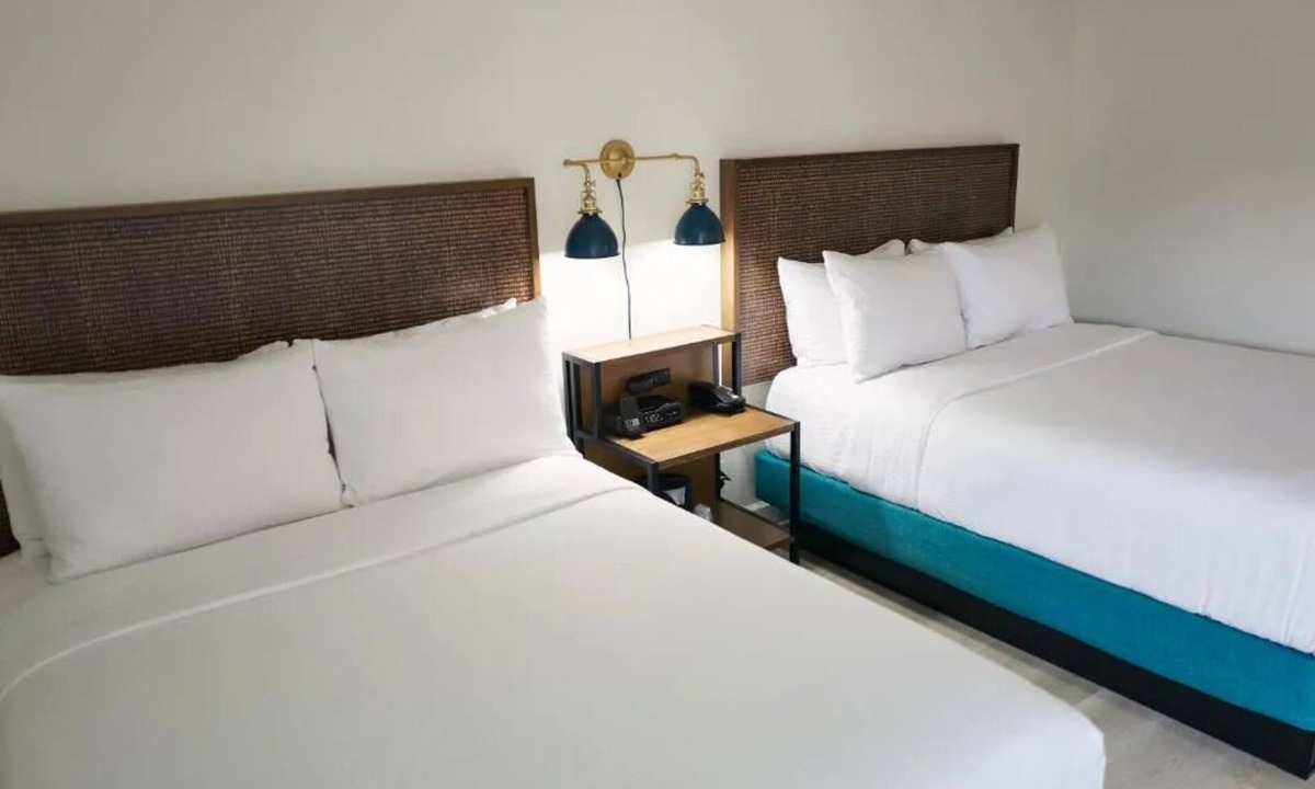 Downtown San Francisco Hotel | Chic Stay with Heated Pool, Steps from Union Square & Popular Attractions