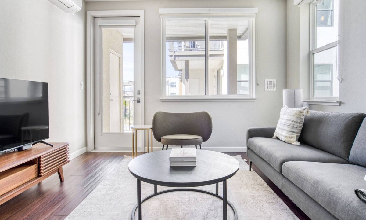 Sunnyvale West Apartment | Classic Sunnyvale 1BR w/ Pool, W/D & Gym, near FB & Google, by Blueground