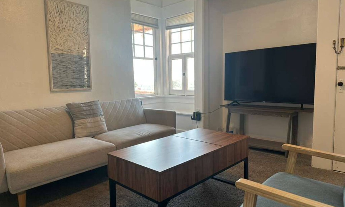Middletown Apartment | Close to Airport | Walk to Restaurants