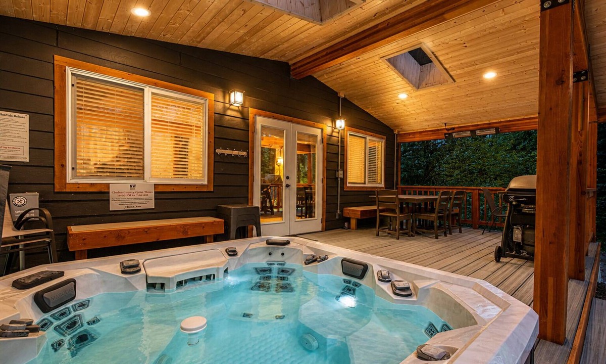 Leavenworth House | Close to Golf/Lake | Hot Tub | Deck | Dogs | BBQ