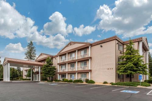 Weed Hotel | Comfort Inn Mount Shasta Area