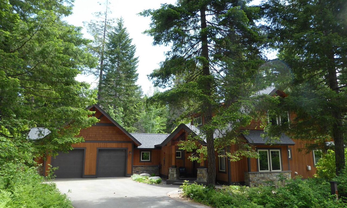 Cle Elum House | Comfortable Clean Suncadia Family Home Sleeps12, FIRE pit, HOT tub, Bikes, PETS