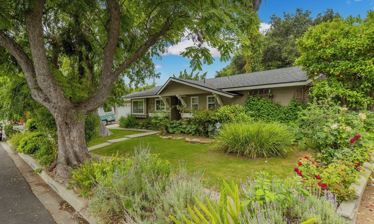 Ojai House | Comfortable, pet-friendly 2-bedroom, 2-bath home in gorgeous Ojai. 30+days.