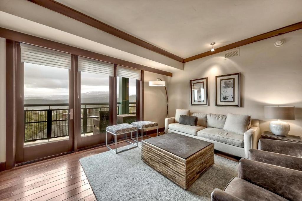 Truckee Apartment | Constellation Residences - 3 Bedroom Penthouse Condo