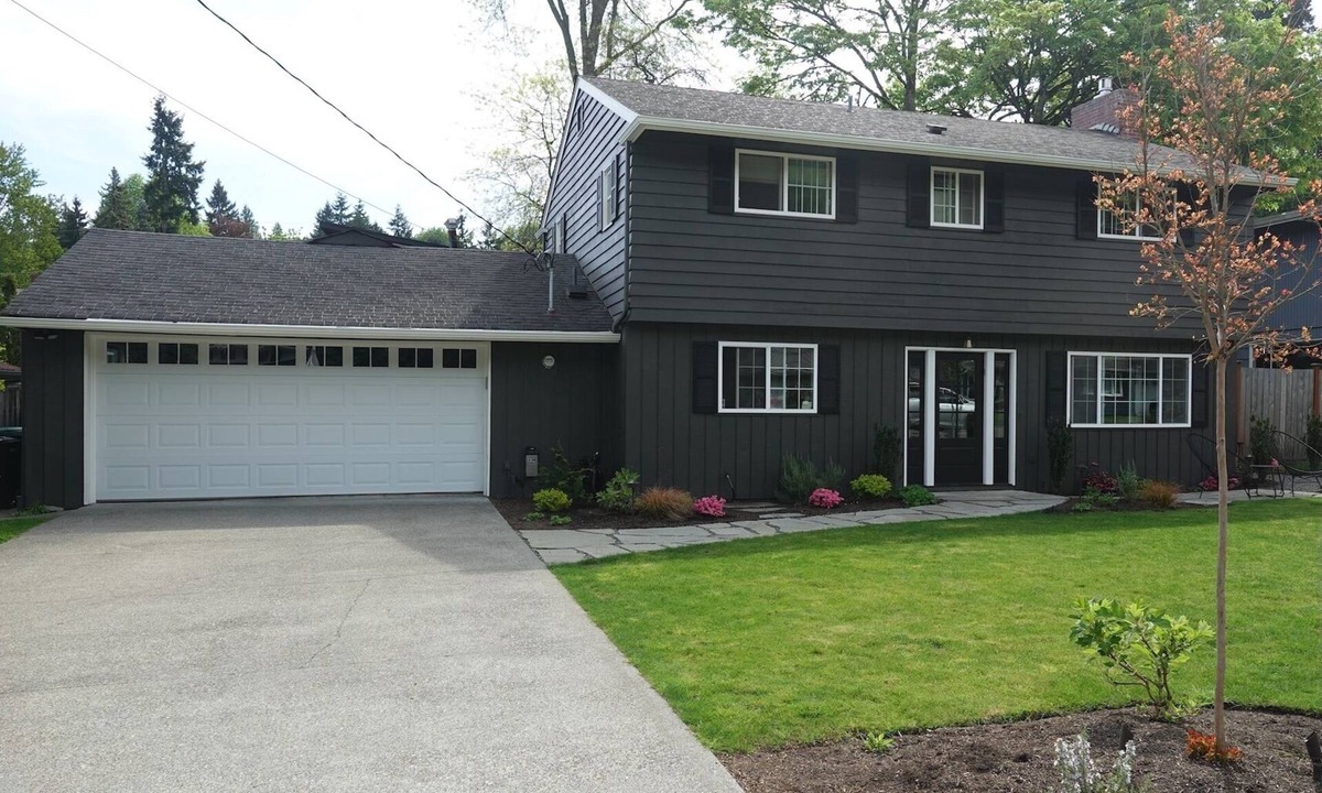 Mercer Island House | Convenient Mercer Island home loaded with amenities, 10 minutes from WC games