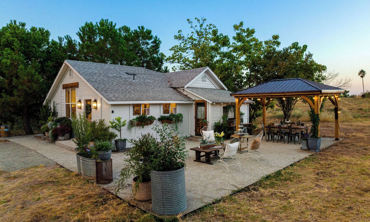 Newcastle House | Countryside Cottage