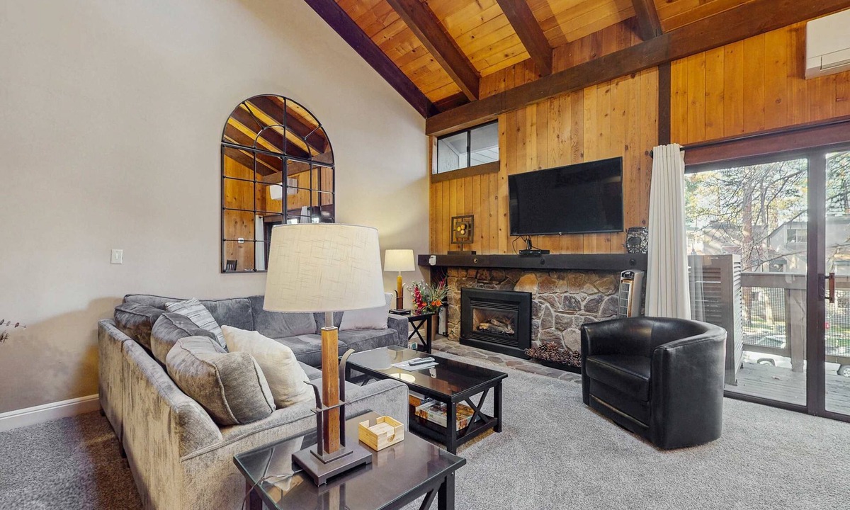 South Lake Tahoe Condo | Cozie home with a stone fireplace near Ski Run Marina - new mini split ac