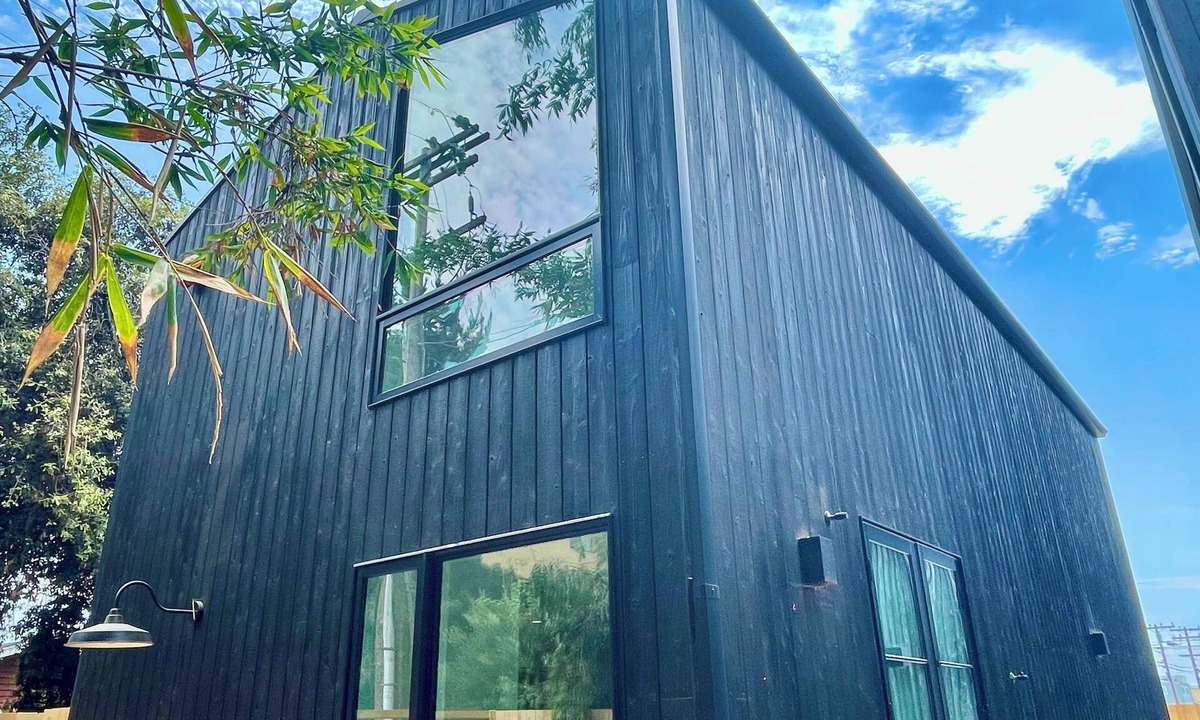Leucadia House | Cozy 1-bedroom beach bungalow in beautiful Encinitas 1 block from surf with AC