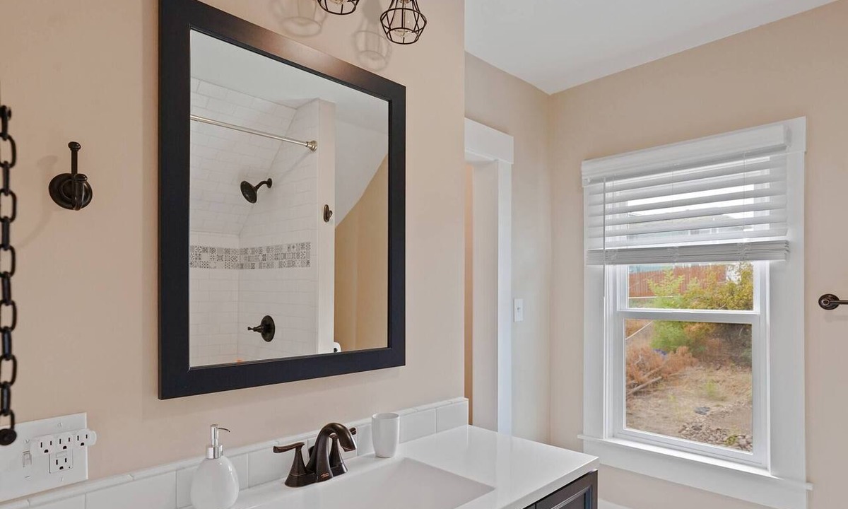 Spokane House | Cozy 3BR Spokane home near downtown—Wi‑Fi, BBQ, Off street parking, Sleeps 8