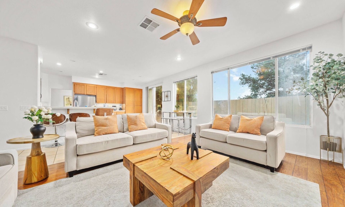 Riverside House | Cozy 4BR3B｜Garage & Street Parking｜Pet Okay｜Backyard｜Perfect For Insured #42015