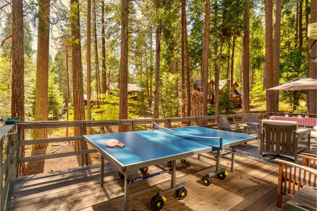 Arnold House | Cozy Cabin - Hot Tub, Fire Pit, & Pets