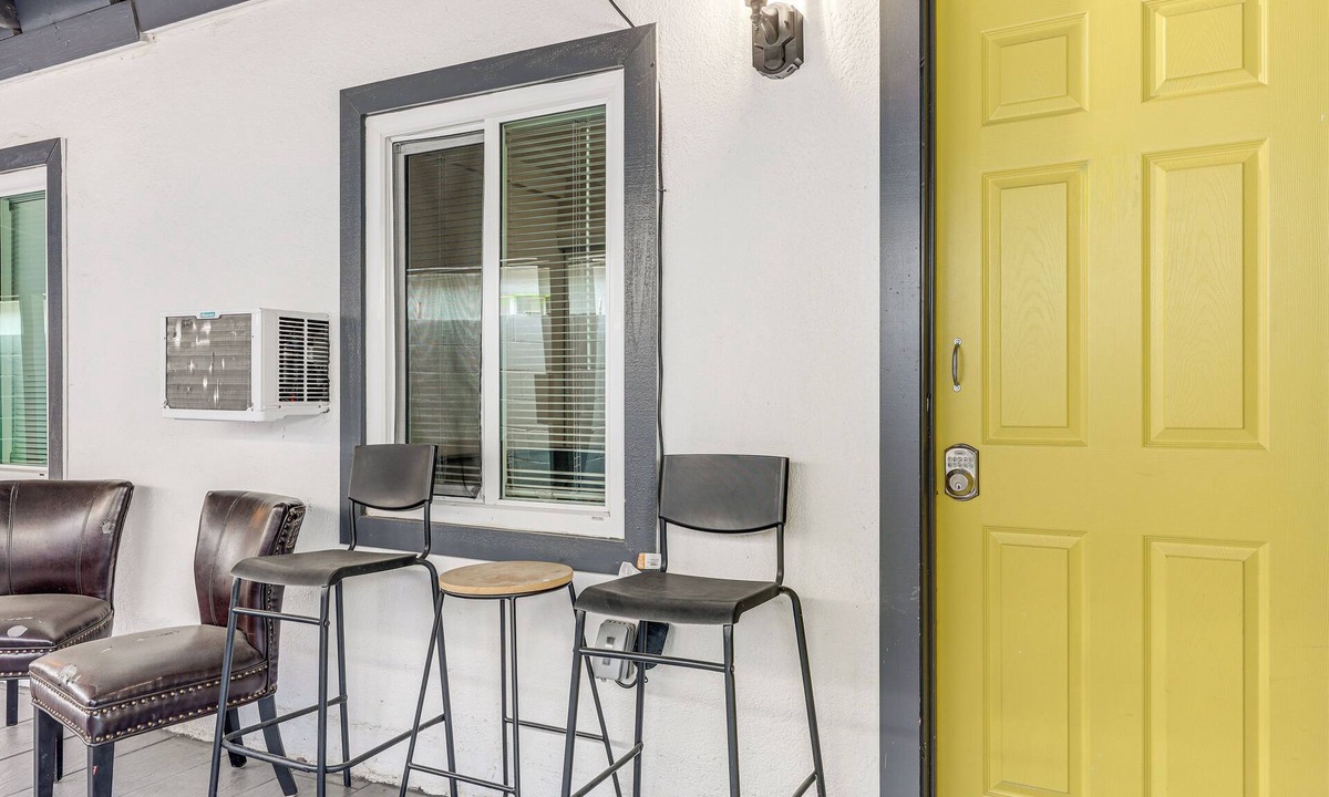 Compton Apartment | Cozy & Convenient Condo in Compton, Pets Welcome!