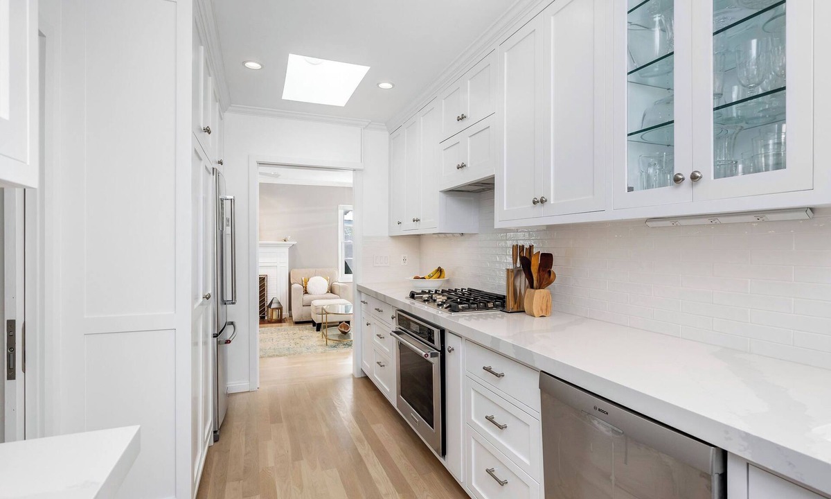 Culver - West House | Cozy Cottage Near Beach and Marina