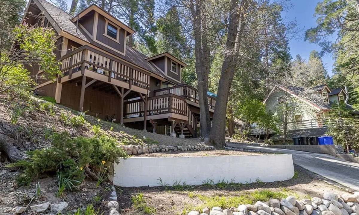 Crestline House | Cozy Crestline Cabin Near Lake Gregory
