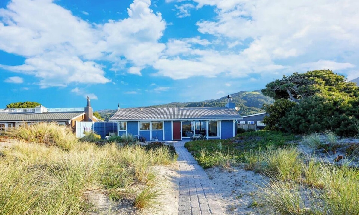 Stinson Beach House | Cozy Oceanfront Getaway in Seadrift