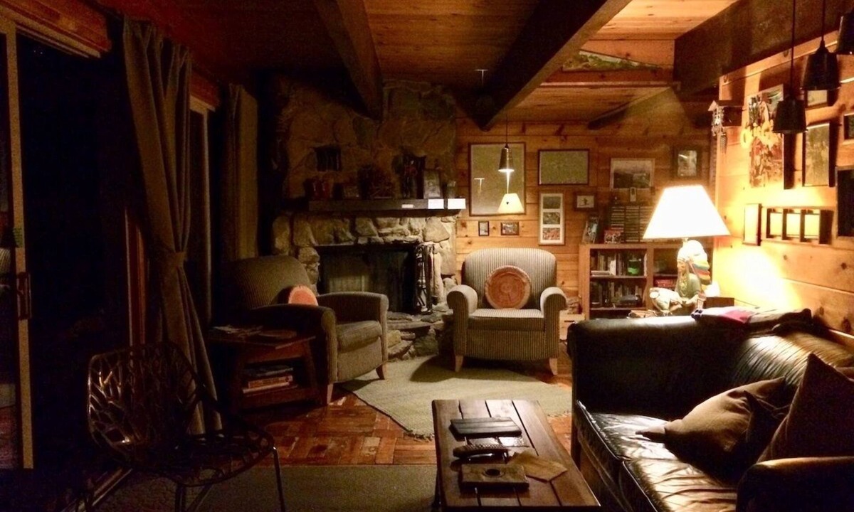 Pine Mountain Club Cabin | Cozy Pine Mountain Club Cabin 2 bedroom, 1 bath, pet-friendly, great fireplace