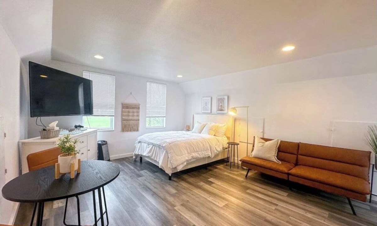 Puyallup House | Cozy Unique Studio Near WA State Fair