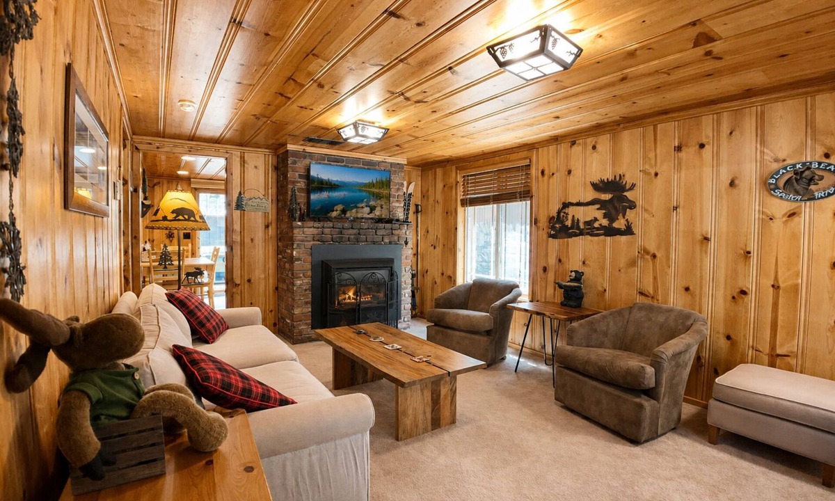 Bijou Pines Cabin | Craig's Cozy Cabin: Hot Tub, BBQ, Pets