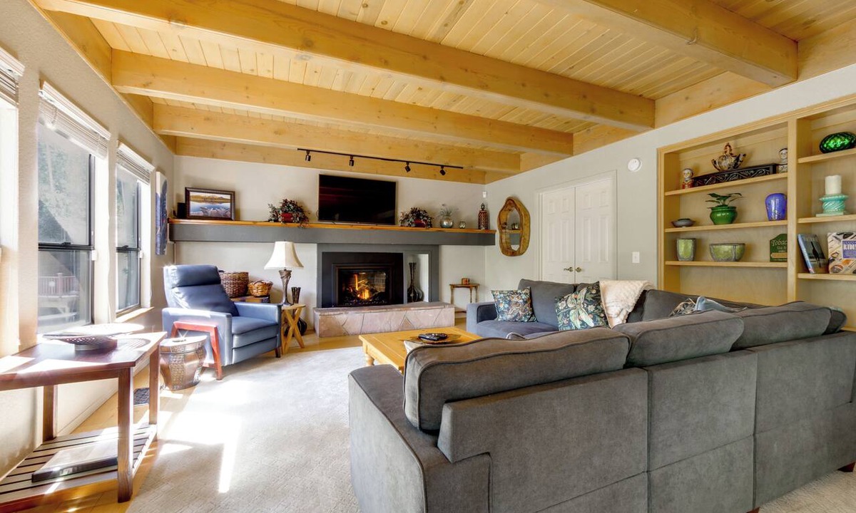 Auburn House | Creekside Hideaway in Auburn! 4BR Home w/Pool