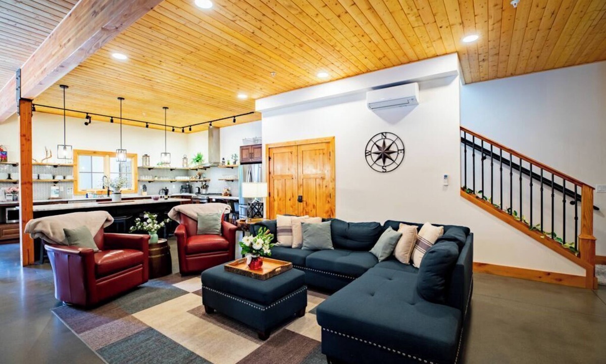 Downtown Leavenworth Cabin | Custom Enchantment Lodges - Large Groups - Hot Tub - Downtown Leavenworth WA